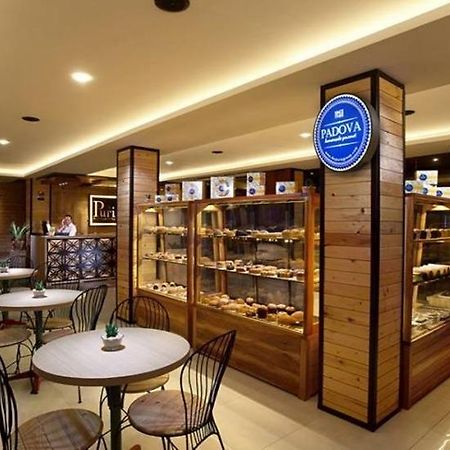 Life Puri Hotel Surabaya Gubeng Exterior foto