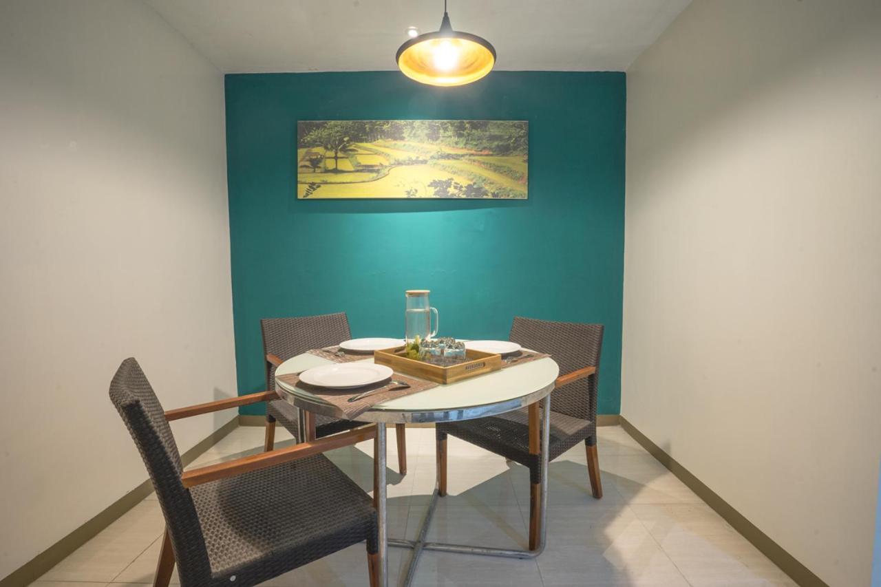 Life Puri Hotel Surabaya Gubeng Quarto foto