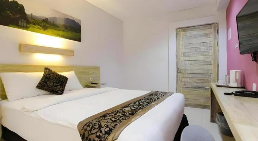 Life Puri Hotel Surabaya Gubeng Exterior foto