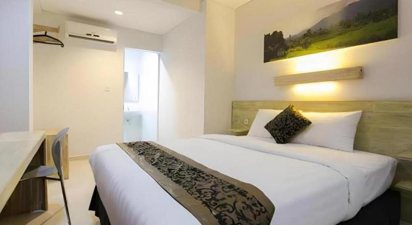 Life Puri Hotel Surabaya Gubeng Exterior foto
